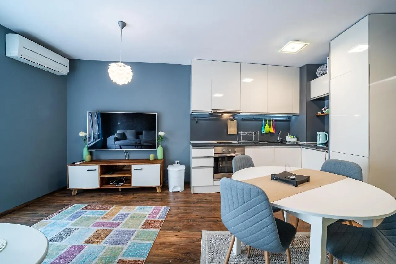 Colibri Central Apartment Warna 0*,  Bulgarien